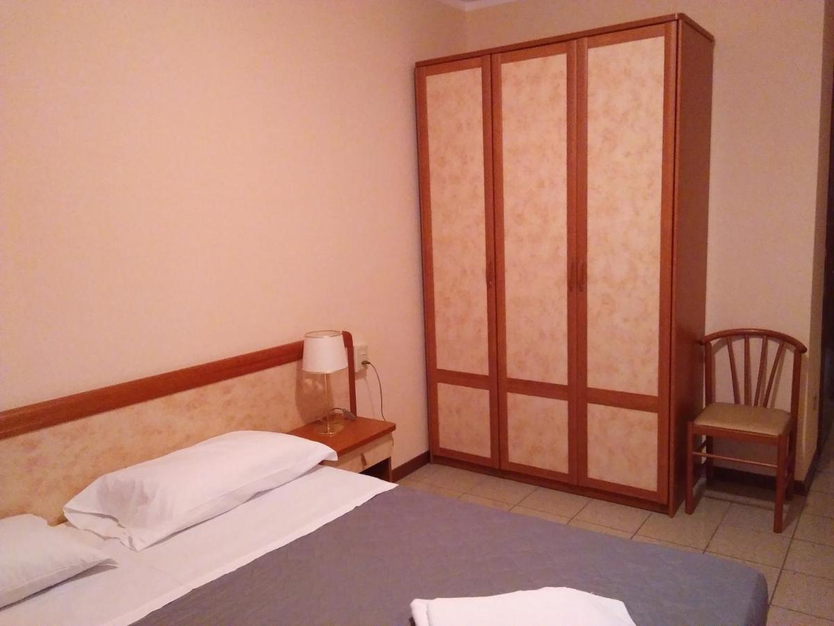 קורג'ו Hotel Rose&Crown מראה חיצוני תמונה