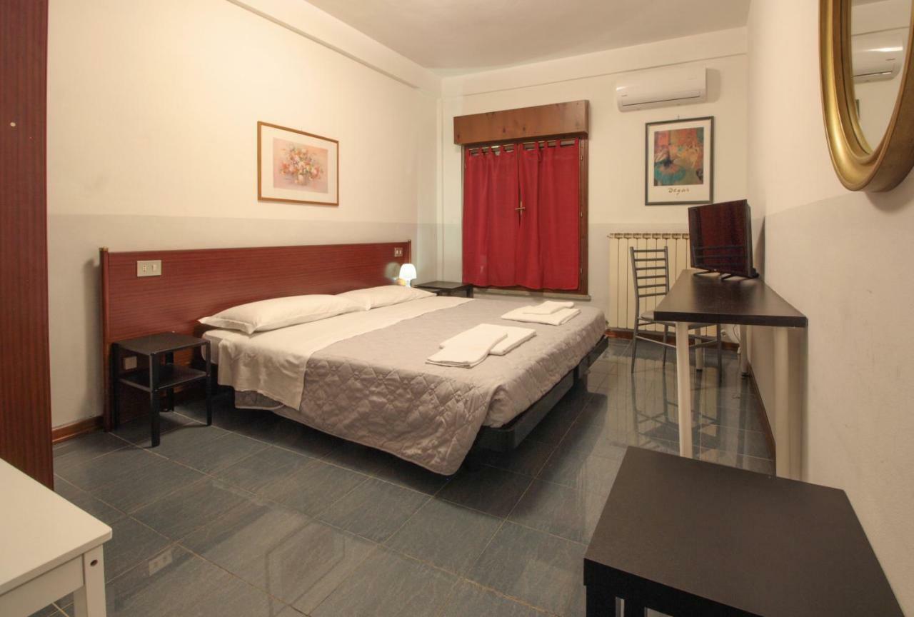 קורג'ו Hotel Rose&Crown מראה חיצוני תמונה