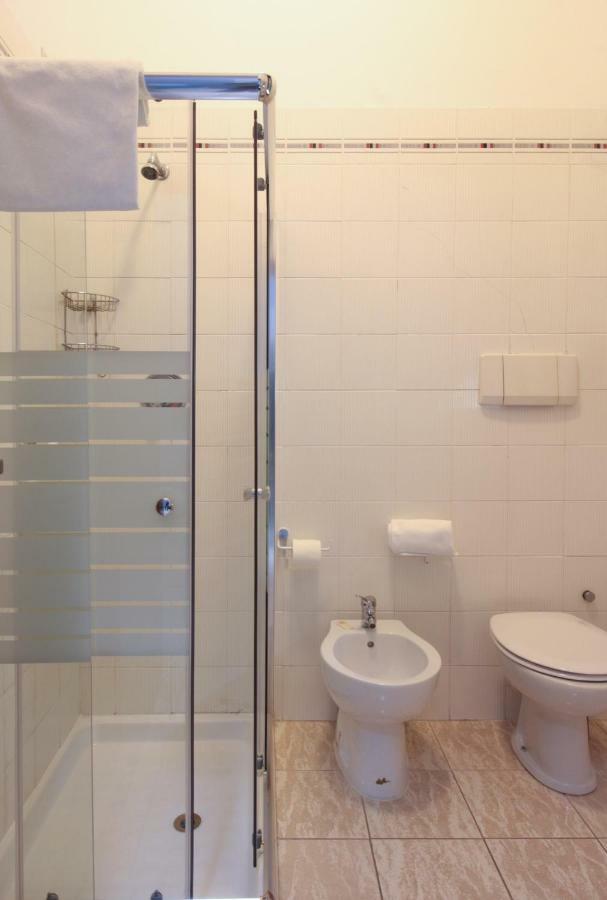 קורג'ו Hotel Rose&Crown מראה חיצוני תמונה