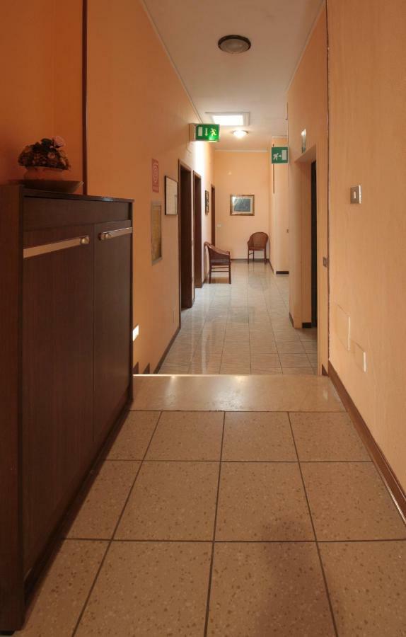 קורג'ו Hotel Rose&Crown מראה חיצוני תמונה