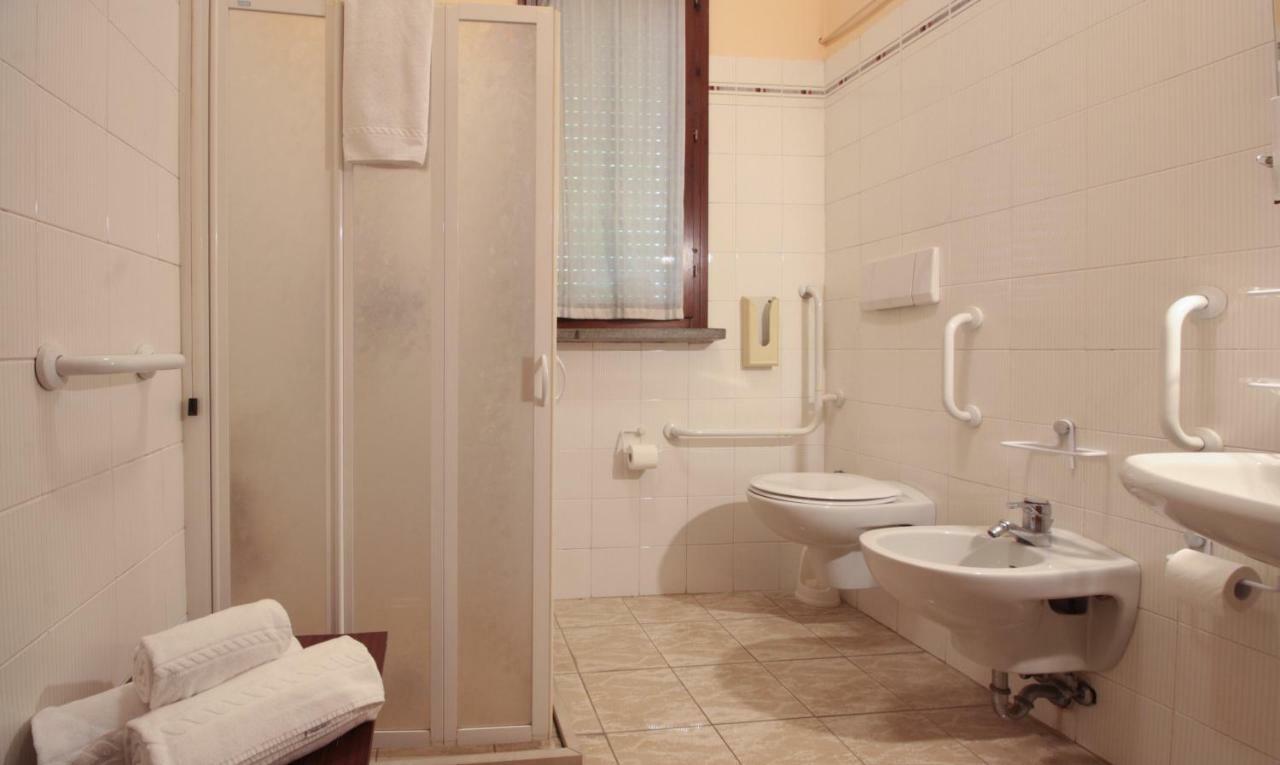 קורג'ו Hotel Rose&Crown מראה חיצוני תמונה