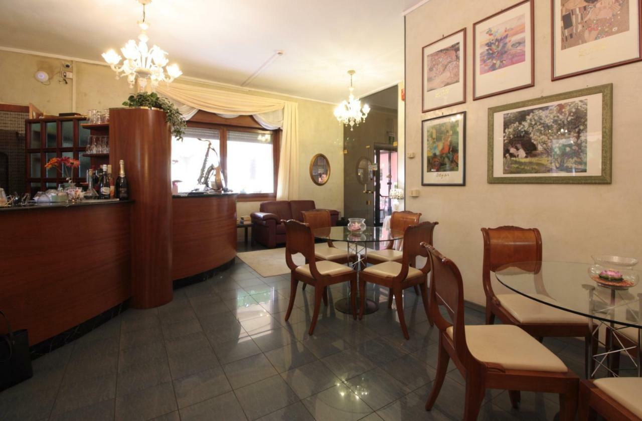 קורג'ו Hotel Rose&Crown מראה חיצוני תמונה
